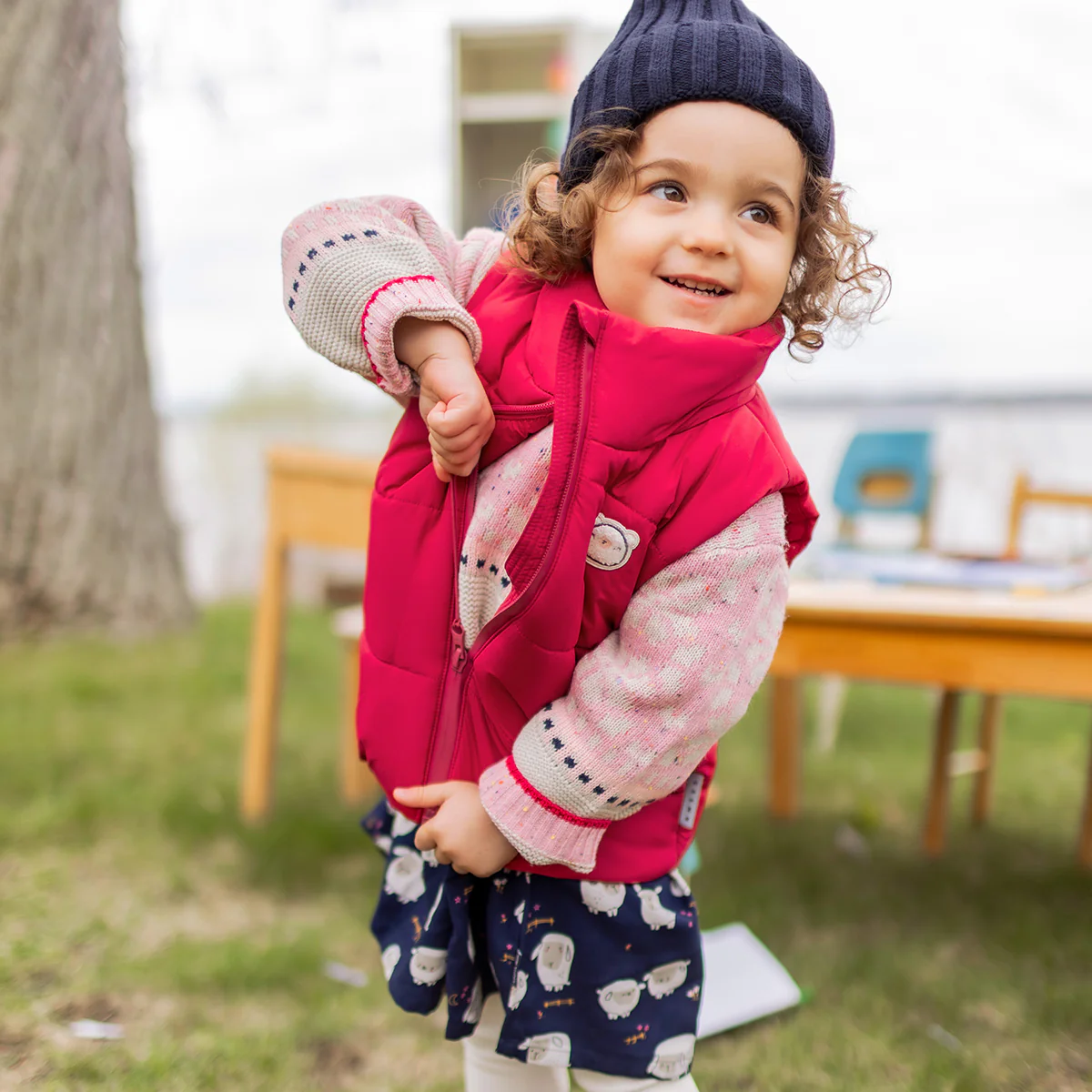 Veste doudoune sans manches rouge framboise, bébé - Image 2
