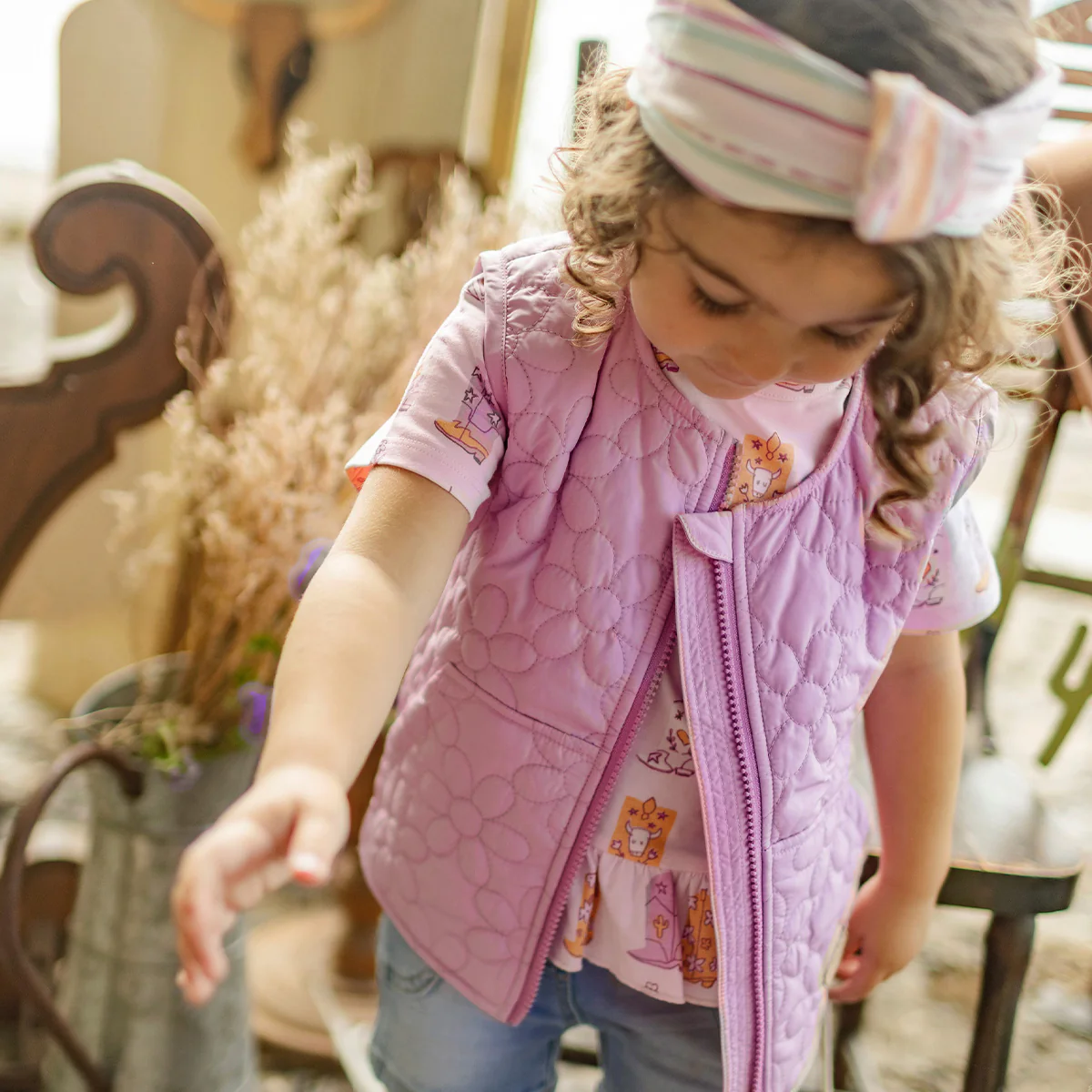 Veste sans manches mauve à motif floral matelassé, bébé - Image 2