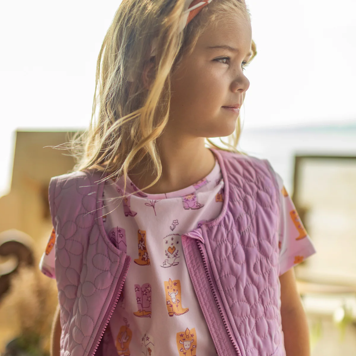 Veste sans manches mauve à motif floral matelassé, enfant - Image 3